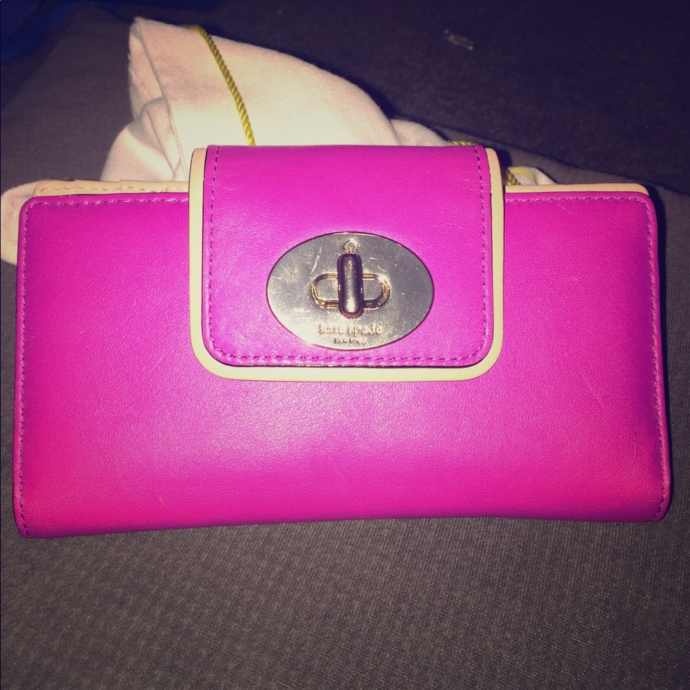 🌸NWOT Kate Spade bifold wallet hot pink/fuchsia🌸